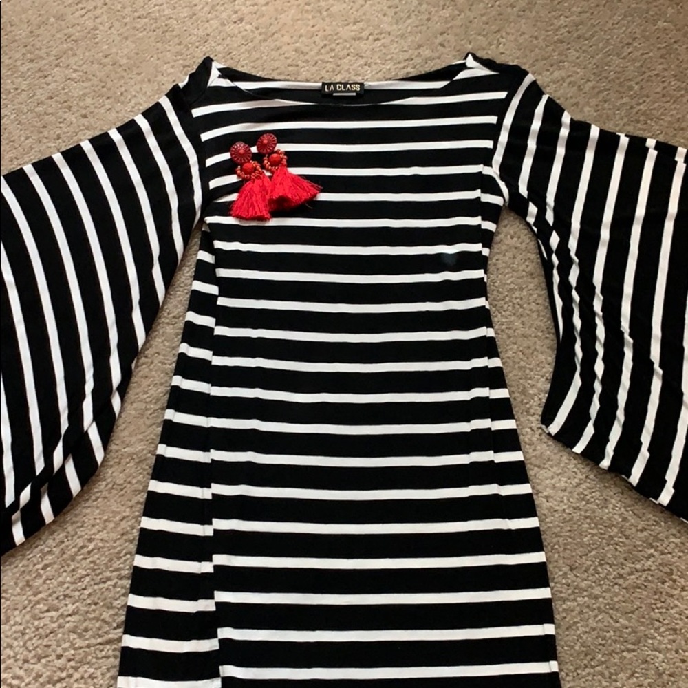 Beautiful black and white dress worn once!